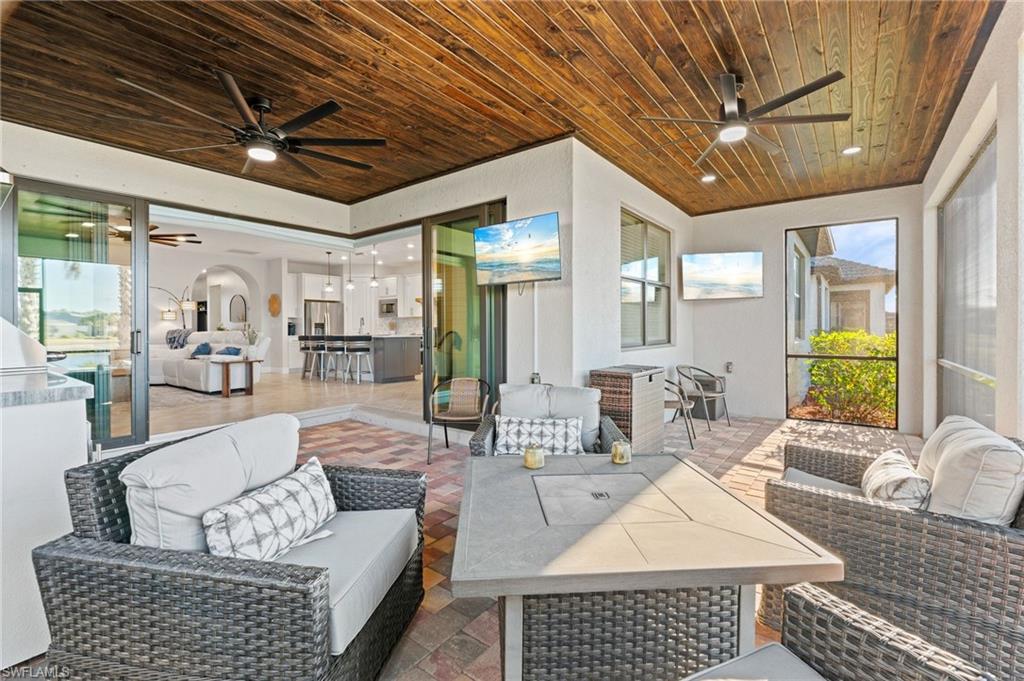 COUNTRY CLUB - Residential