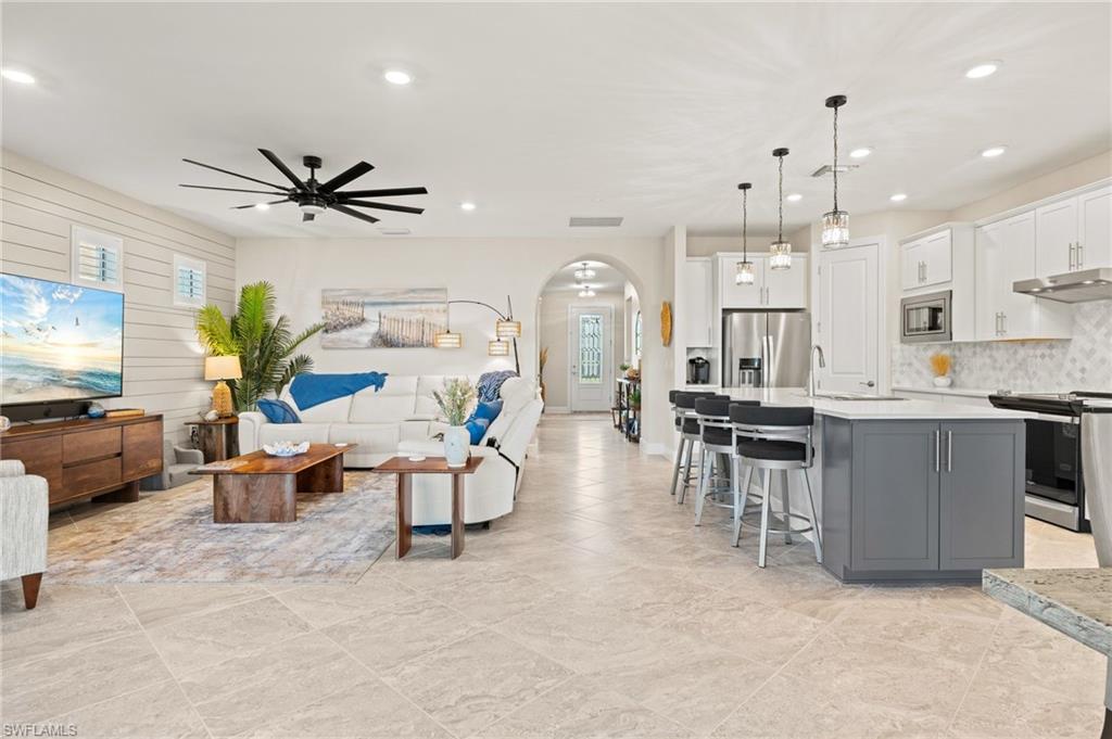 COUNTRY CLUB - Residential