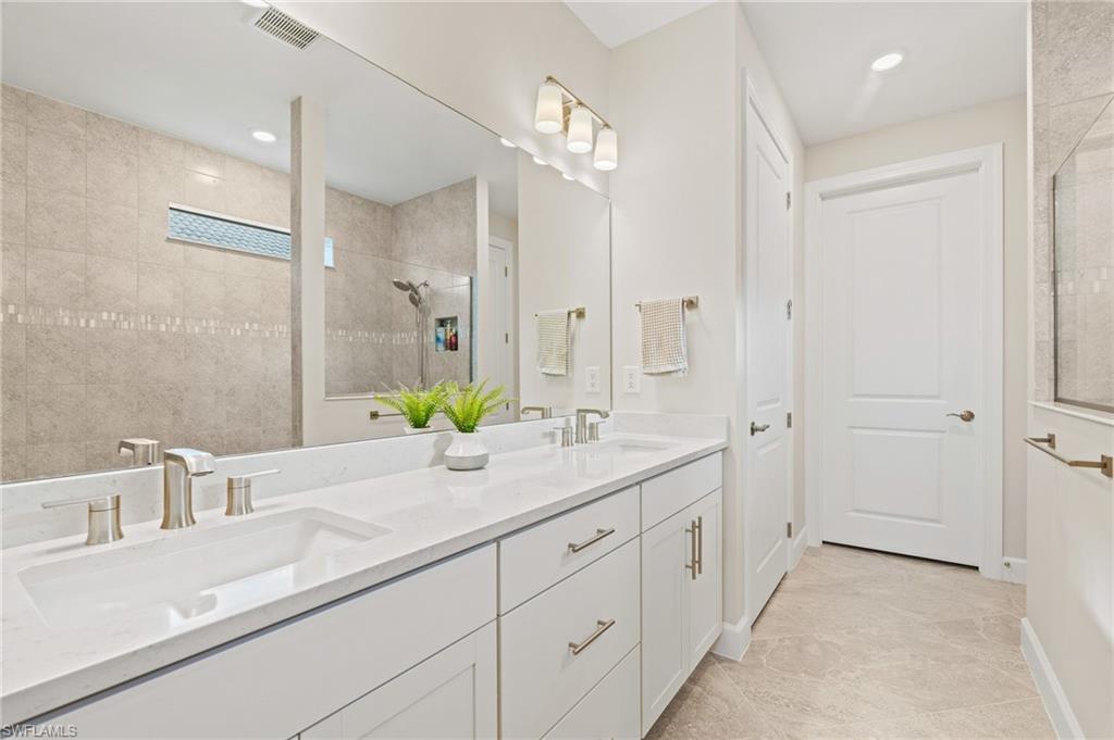 COUNTRY CLUB - Residential