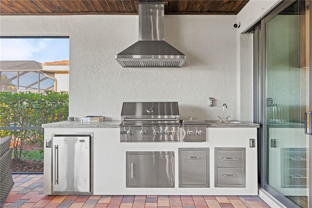 COUNTRY CLUB - Residential