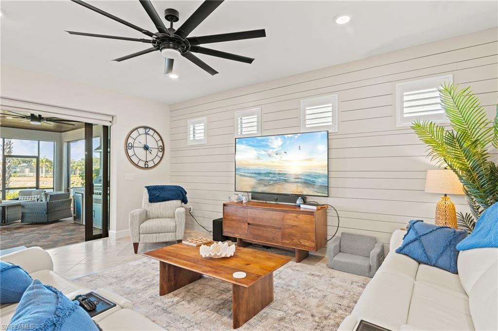 COUNTRY CLUB - Residential