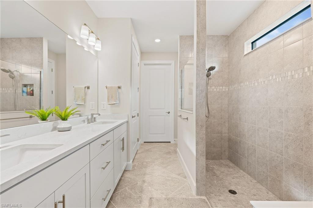 COUNTRY CLUB - Residential