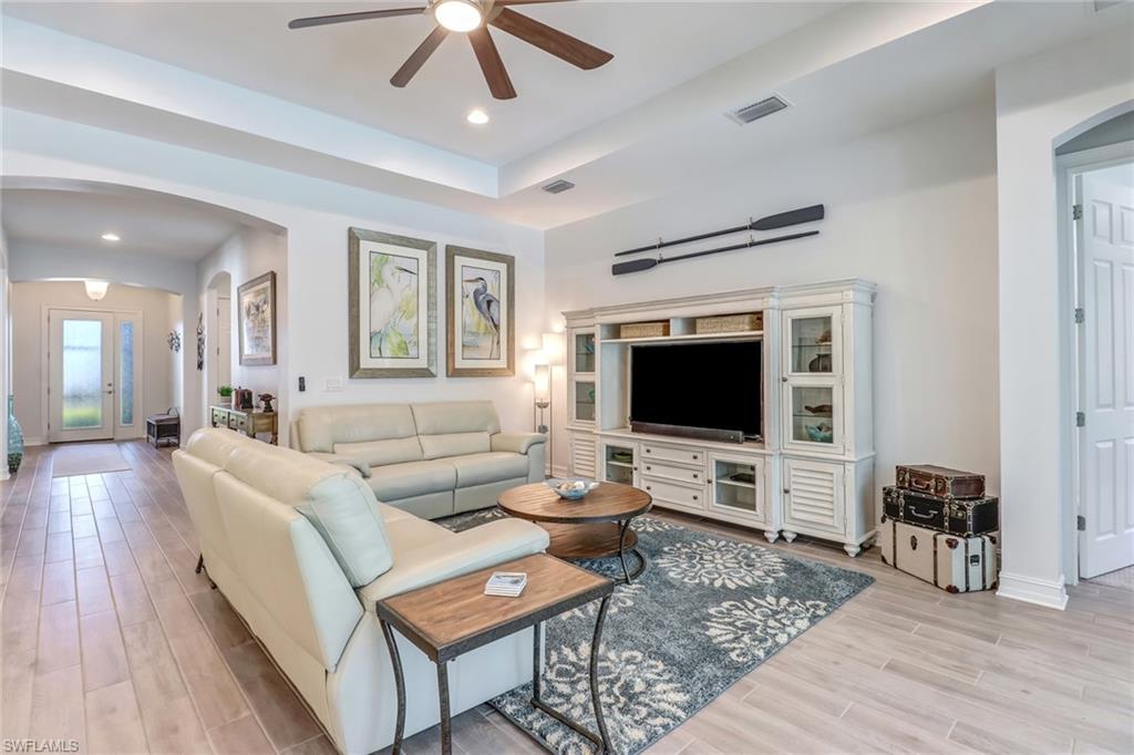 SAVANNAH LAKES - Residential