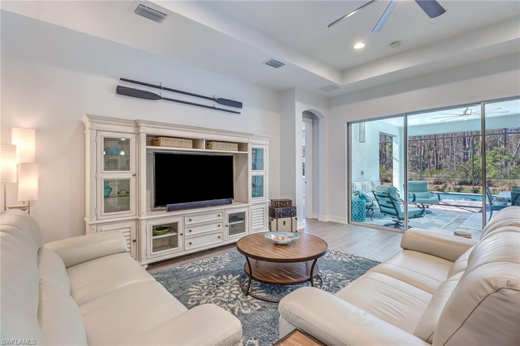 SAVANNAH LAKES - Residential