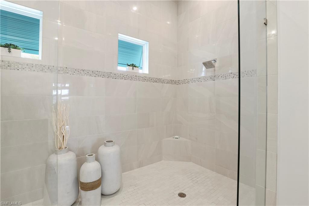 ESPLANADE LAKE CLUB - Residential