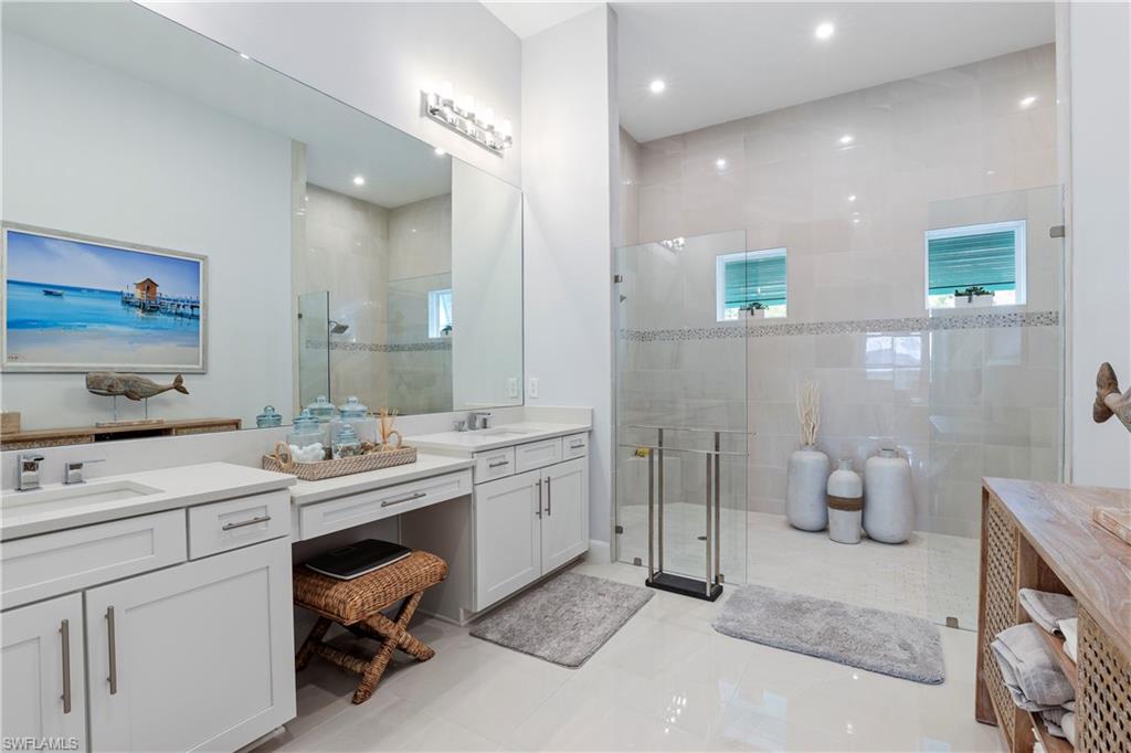 ESPLANADE LAKE CLUB - Residential