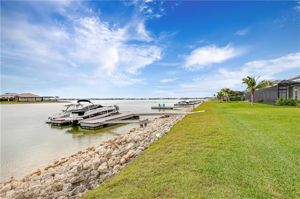 ESPLANADE LAKE CLUB - Residential