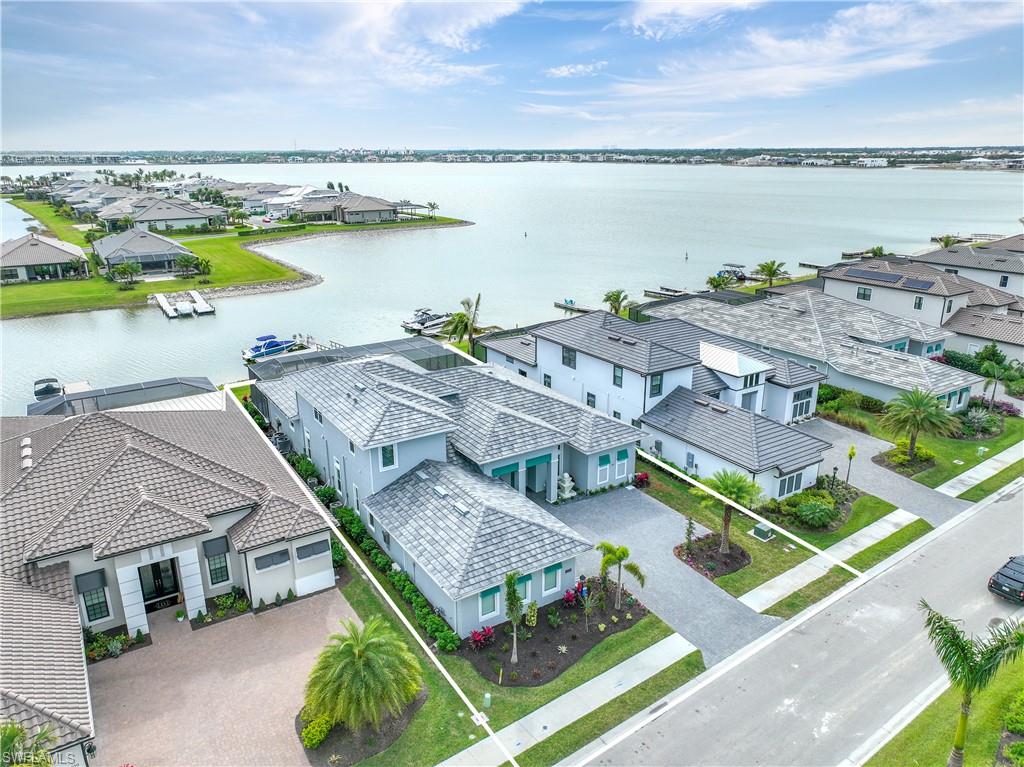 ESPLANADE LAKE CLUB - Residential