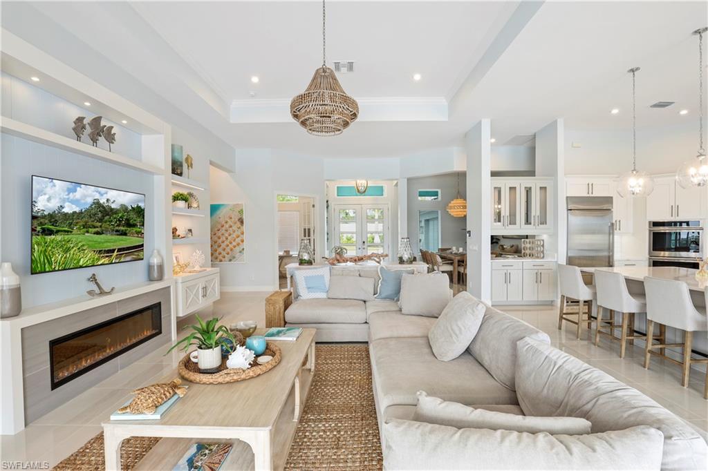 ESPLANADE LAKE CLUB - Residential