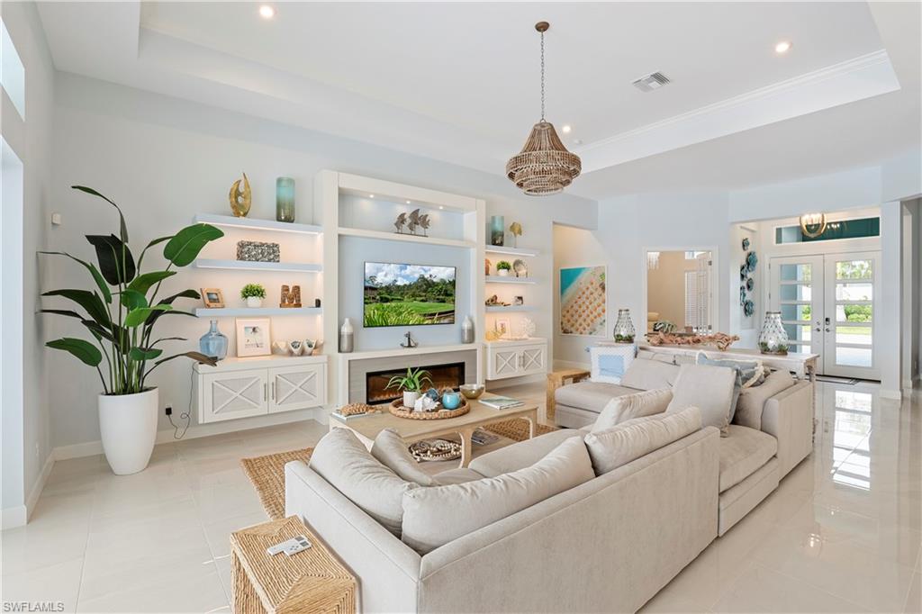 ESPLANADE LAKE CLUB - Residential