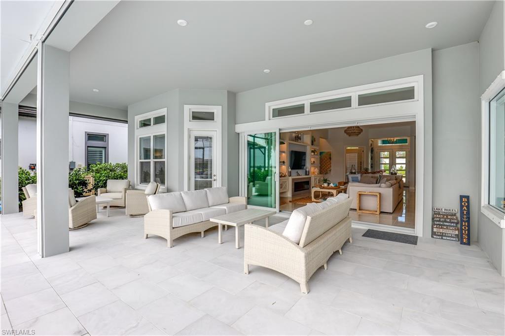 ESPLANADE LAKE CLUB - Residential