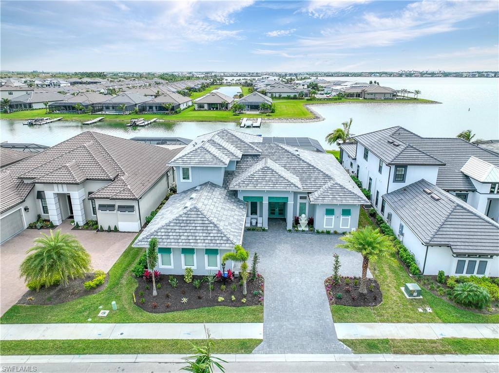 ESPLANADE LAKE CLUB - Residential