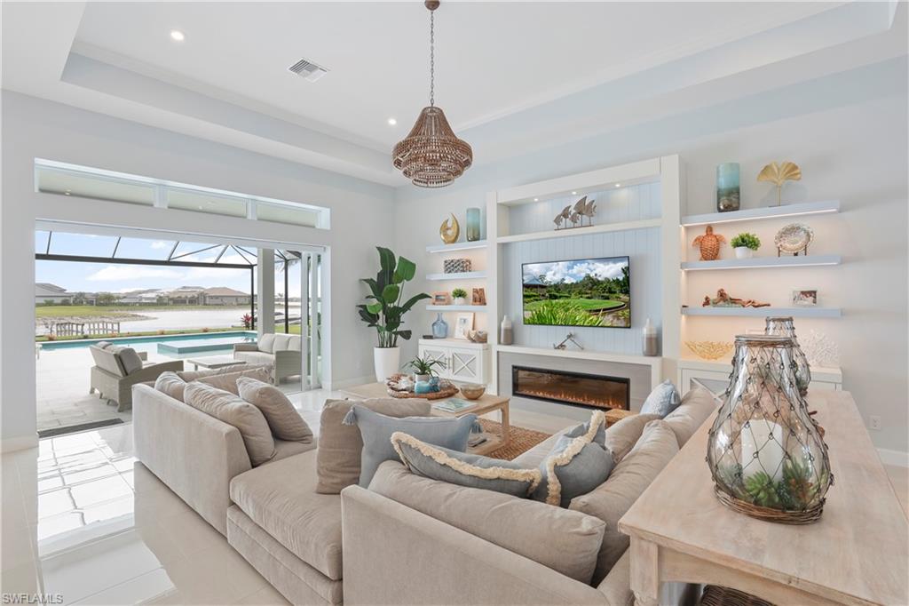 ESPLANADE LAKE CLUB - Residential