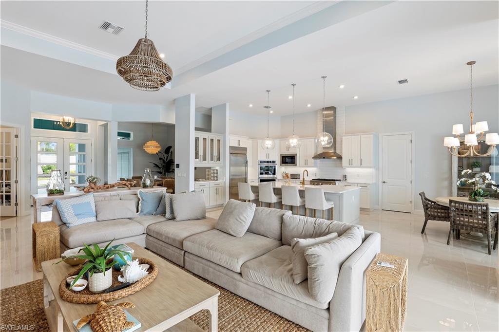 ESPLANADE LAKE CLUB - Residential