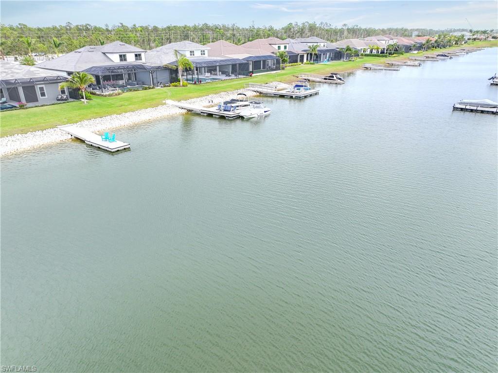 ESPLANADE LAKE CLUB - Residential