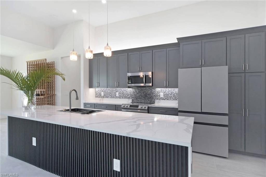 CAPE CORAL - Residential Lease