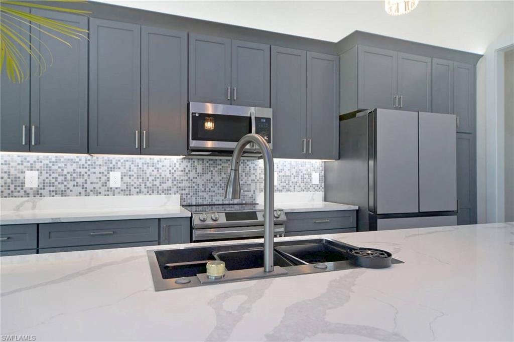 CAPE CORAL - Residential Lease