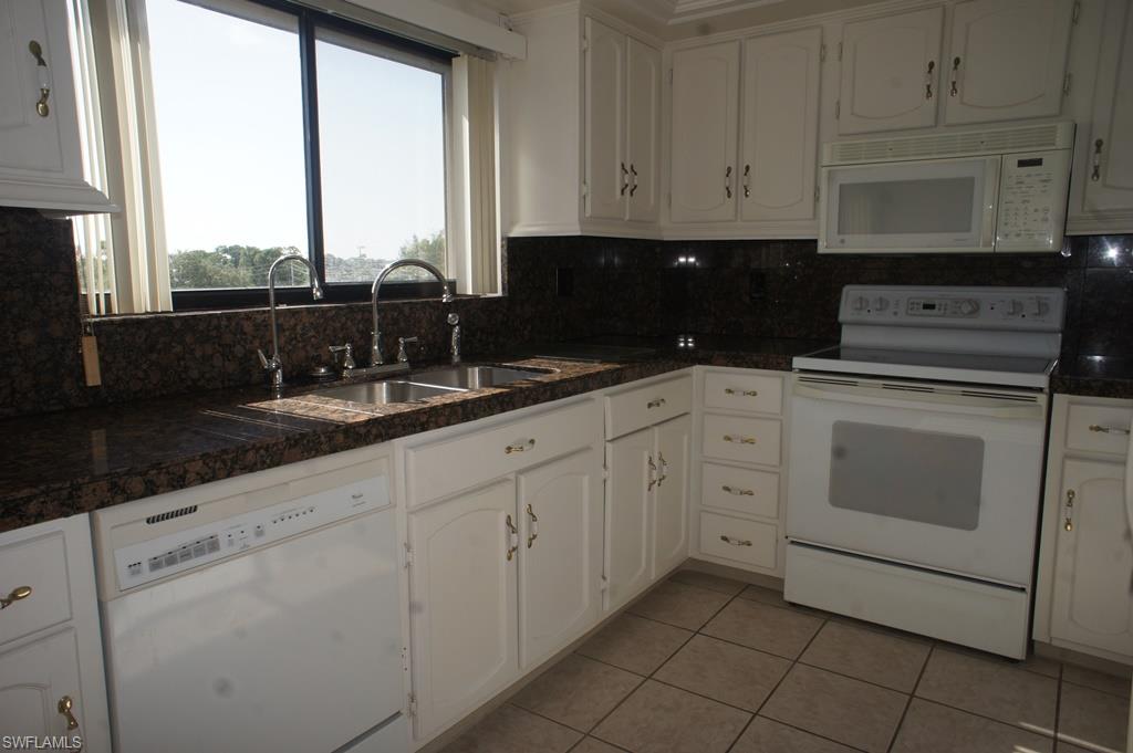 SEVEN LAKES - Residential