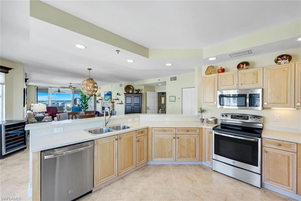 COURTYARD TOWERS - Residential