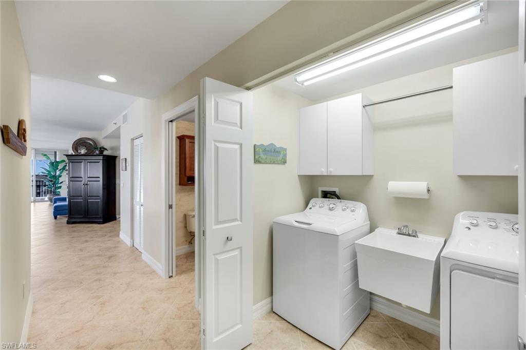 COURTYARD TOWERS - Residential