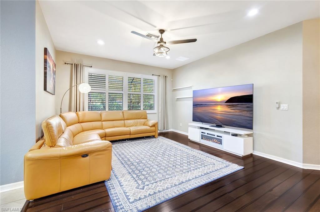 REFLECTION ISLES - Residential