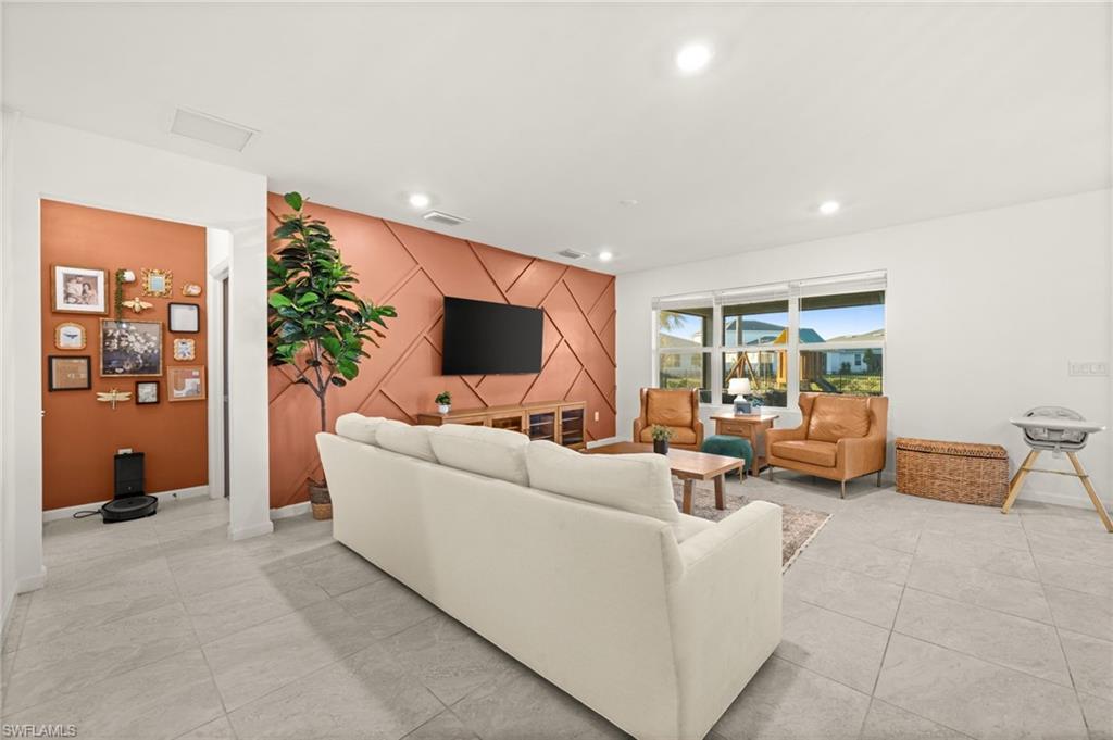 NORTHRIDGE - Residential