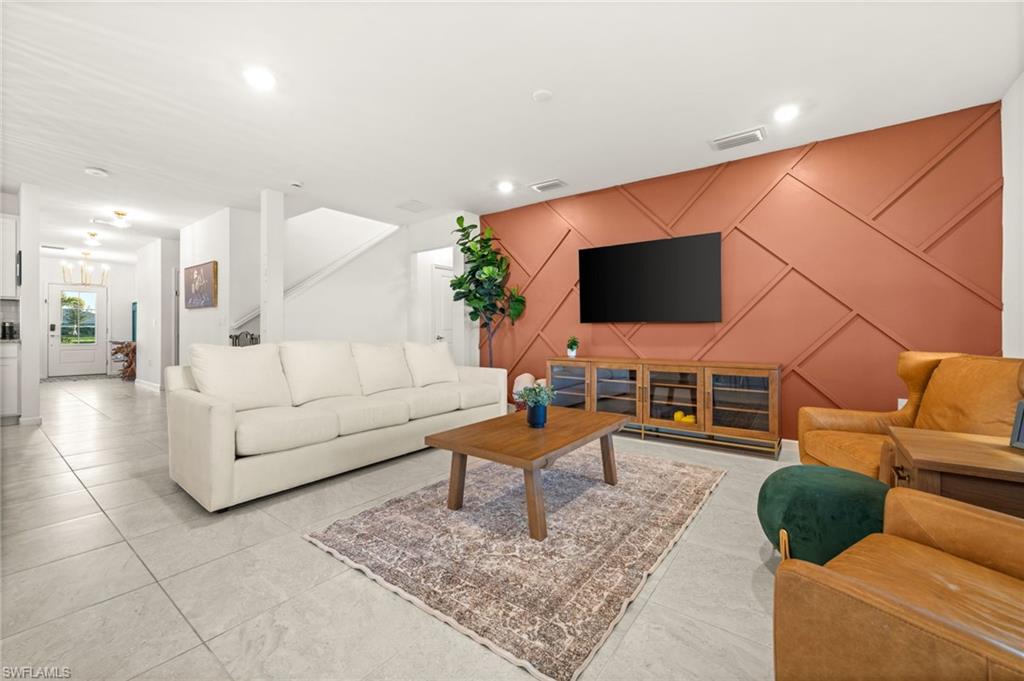 NORTHRIDGE - Residential