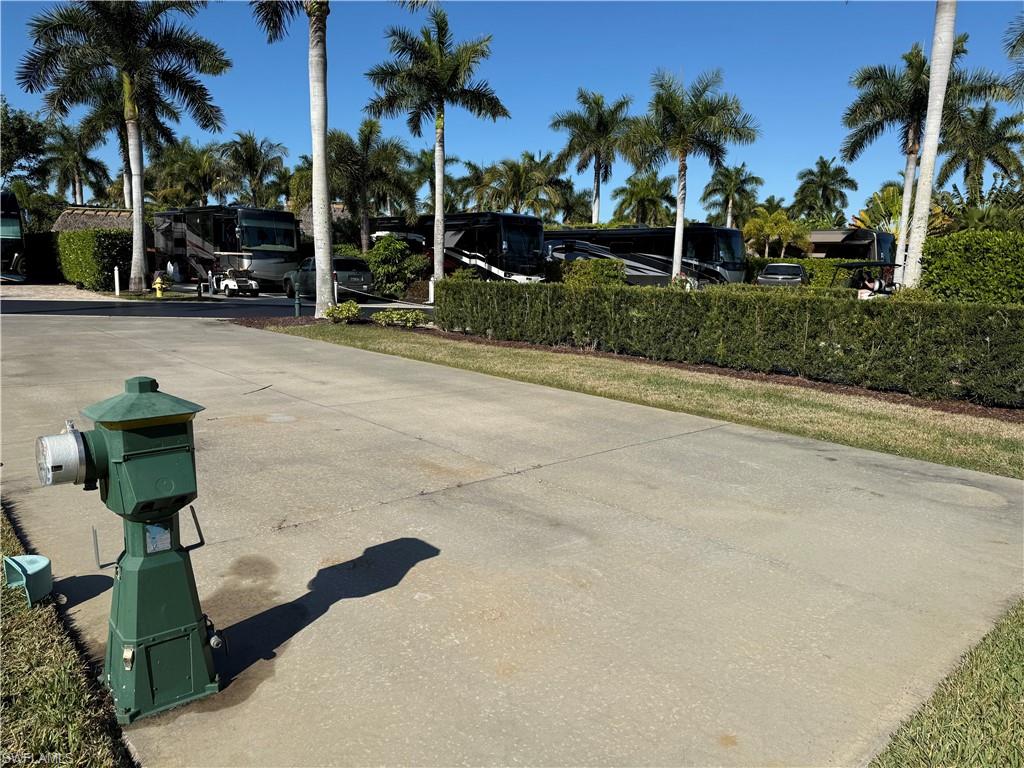 NAPLES MOTORCOACH RESORT - Land