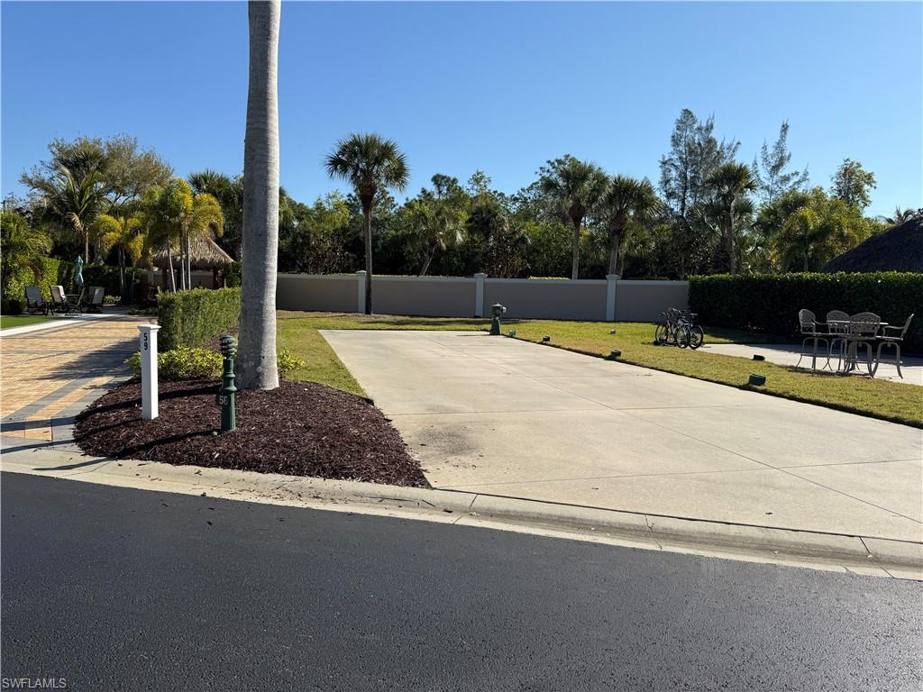 NAPLES MOTORCOACH RESORT - Land