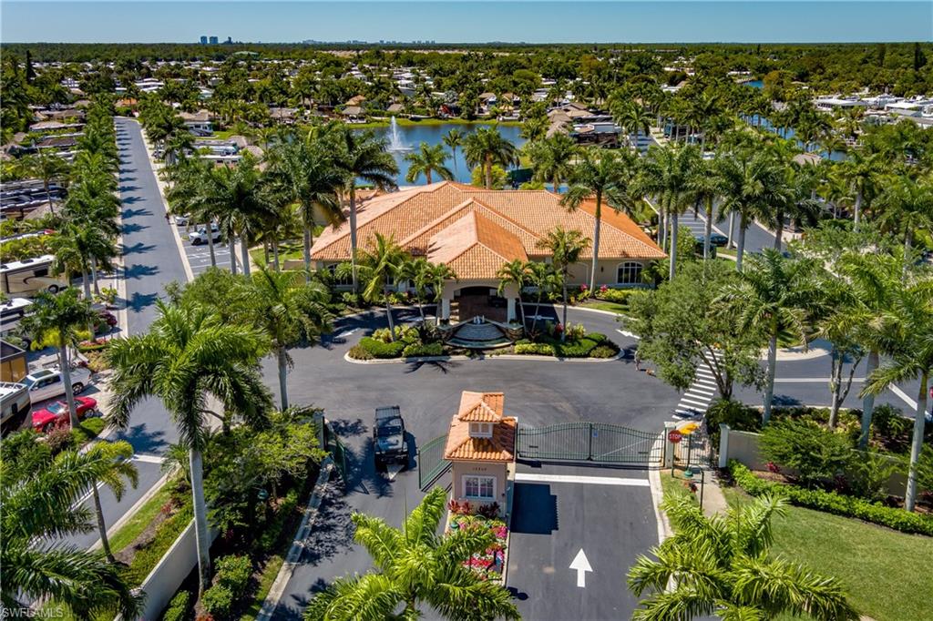 NAPLES MOTORCOACH RESORT - Land