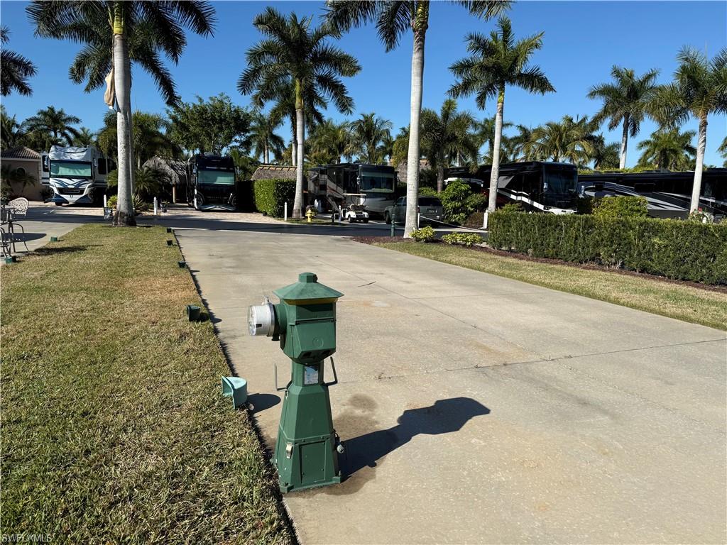 NAPLES MOTORCOACH RESORT - Land