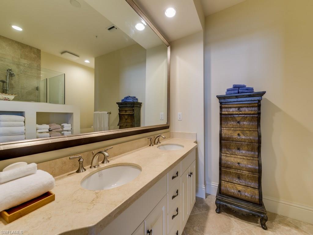 THE RESIDENCES AT LA PIAZZA - Residential