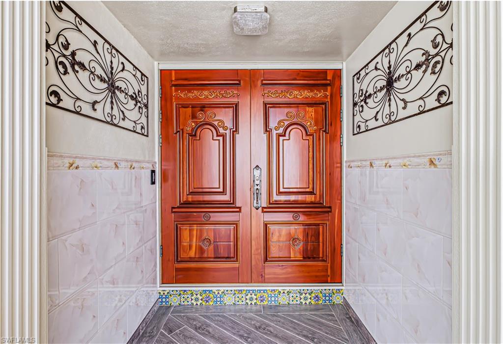 MARCO BEACH - Residential