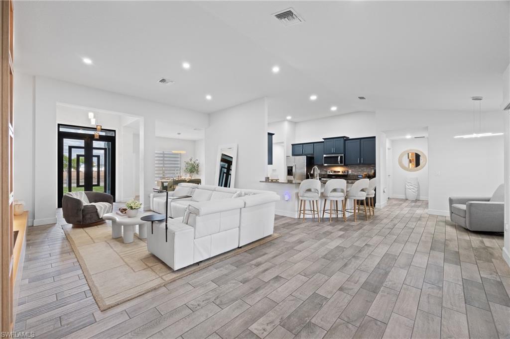 CAPE CORAL - Residential