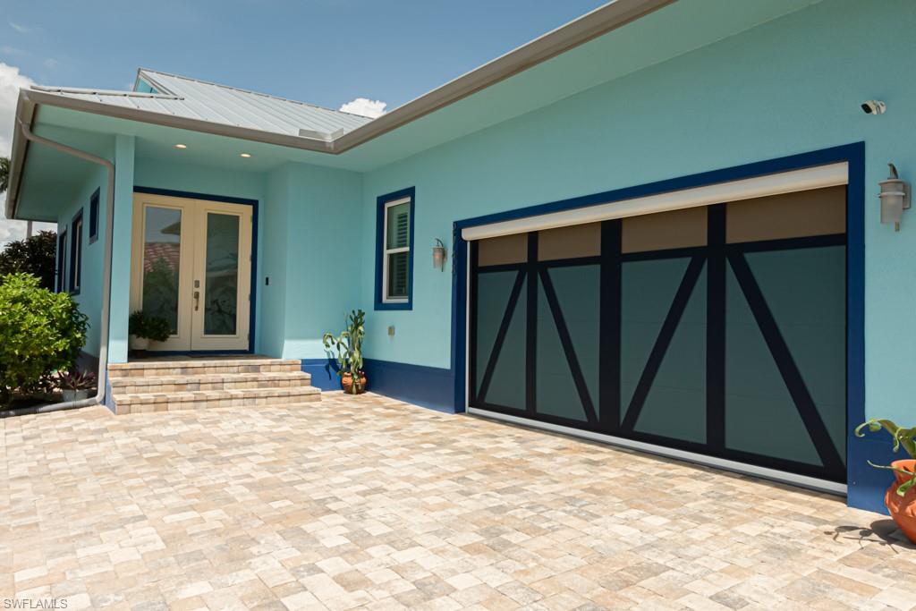 2743 Janet ST