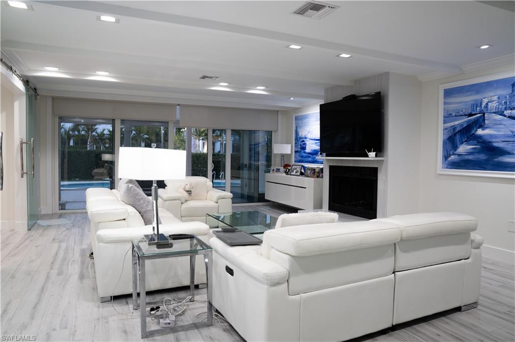 AQUALANE SHORES - Residential