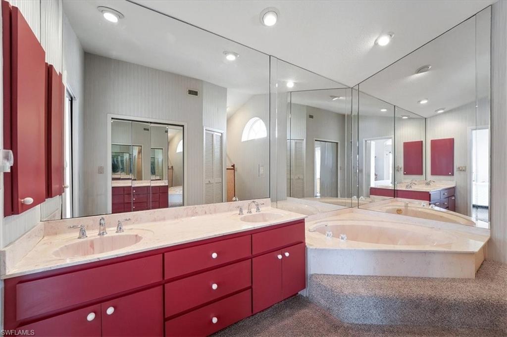 SHAMROCK LAKES - Residential