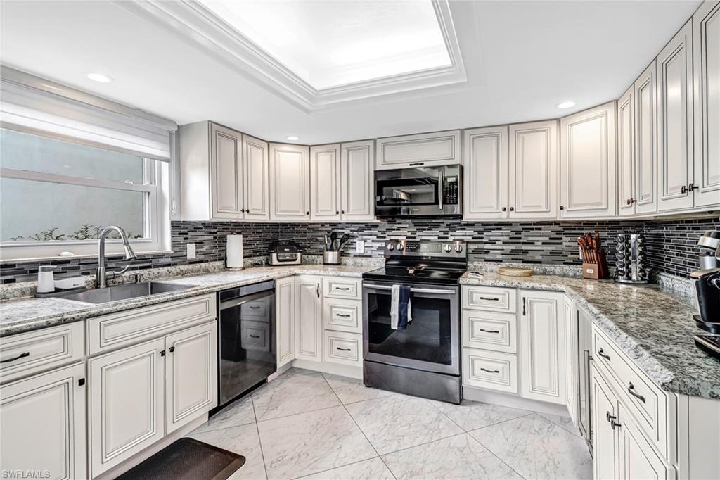 COUNTRY CLUB GARDENS - Residential