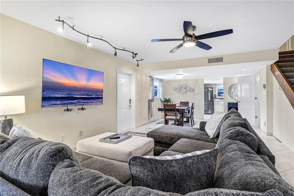 COUNTRY CLUB GARDENS - Residential