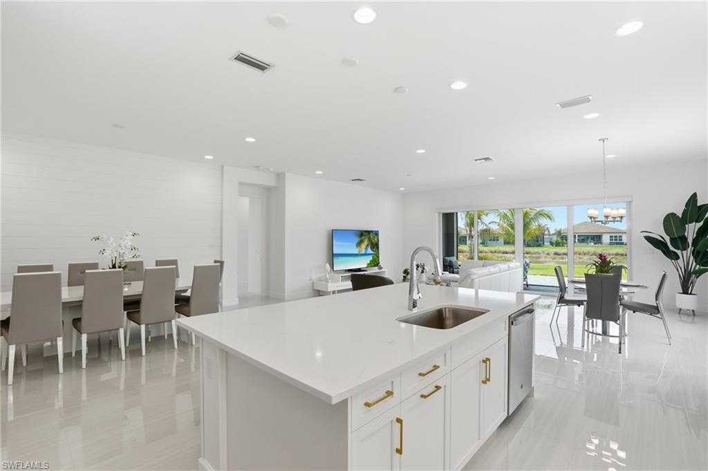 VALENCIA TRAILS - Residential