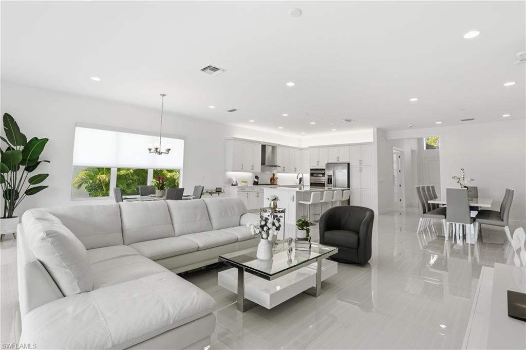 VALENCIA TRAILS - Residential