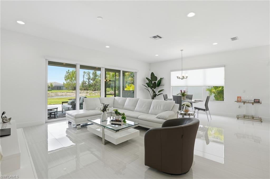 VALENCIA TRAILS - Residential