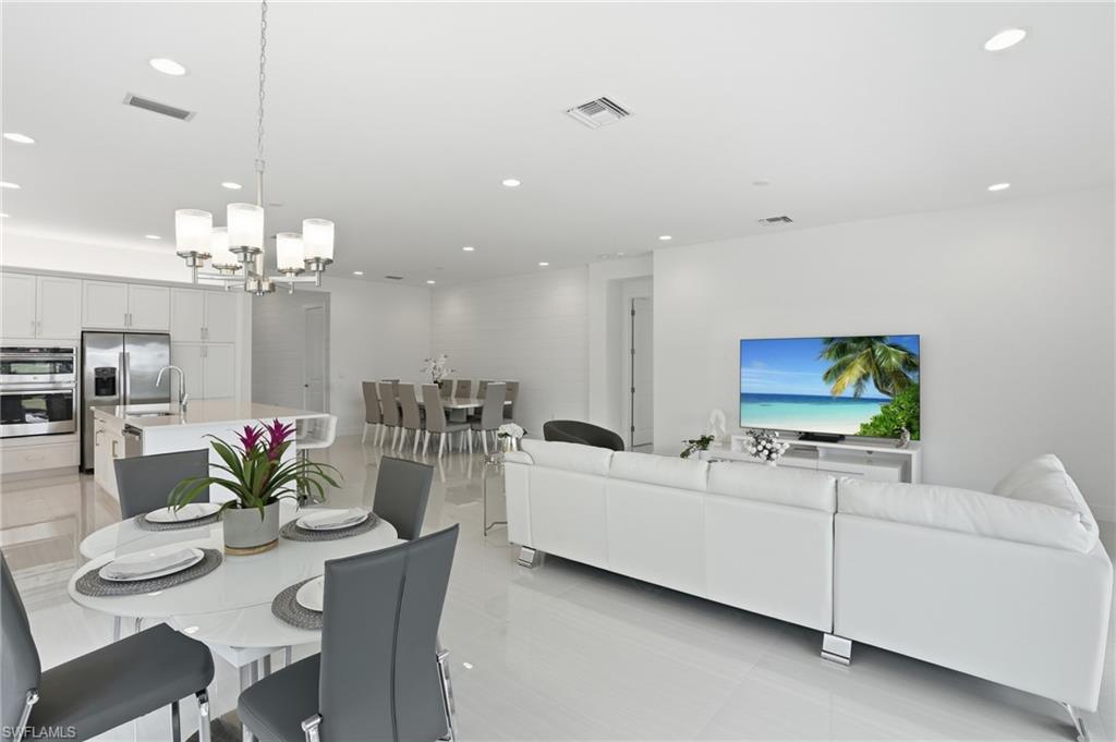 VALENCIA TRAILS - Residential