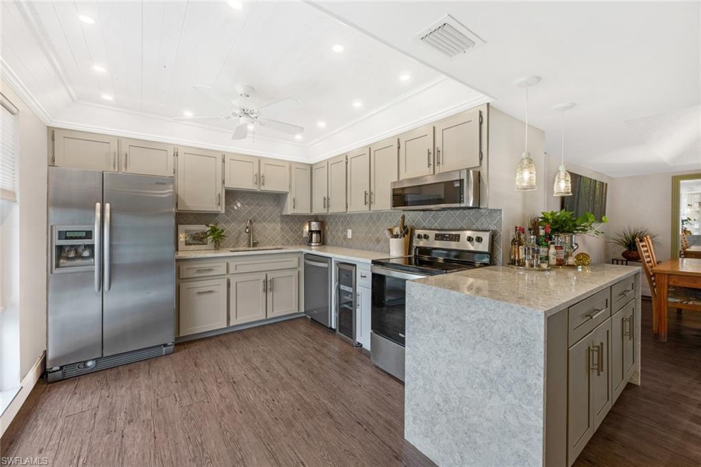 GLADES COUNTRY CLUB - Residential