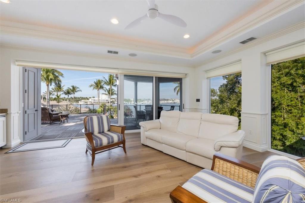 AQUALANE SHORES - Residential