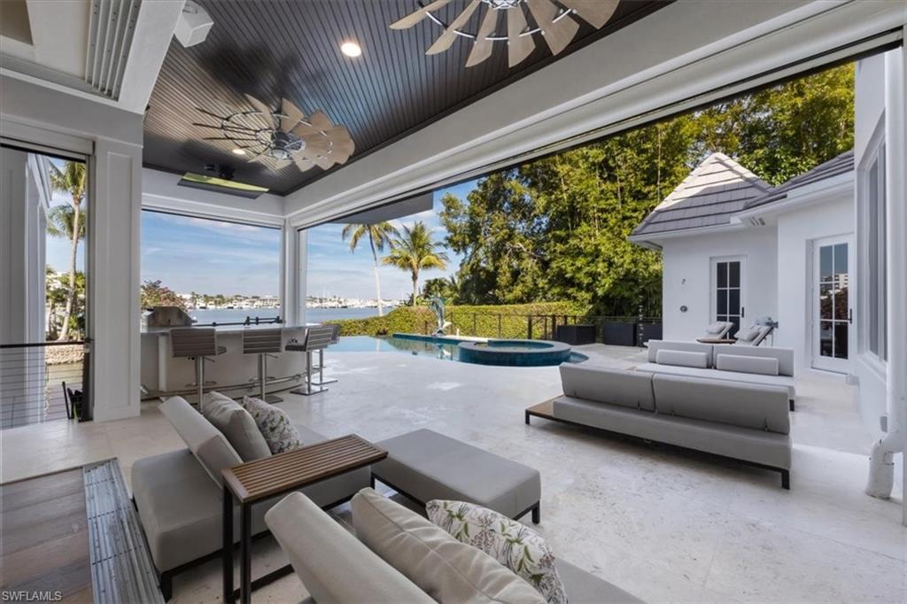 AQUALANE SHORES - Residential