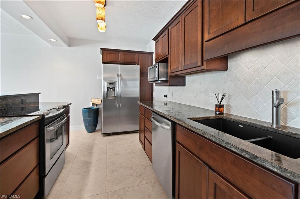 MARCO TOWERS - Residential