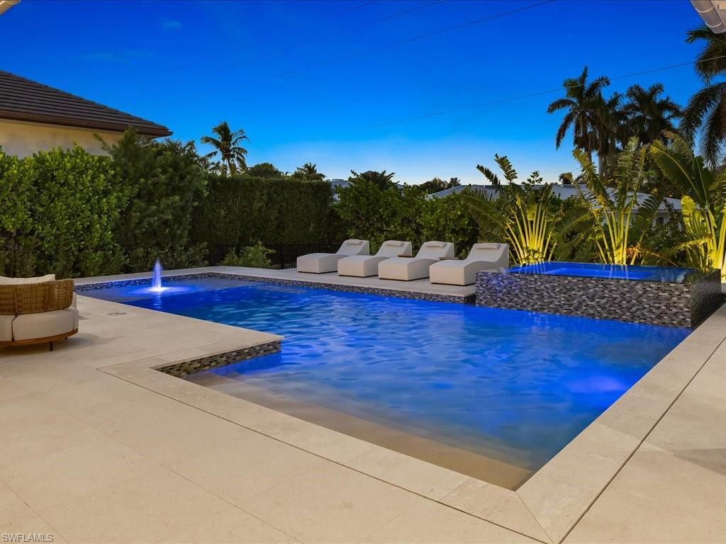 MOORINGS - Residential