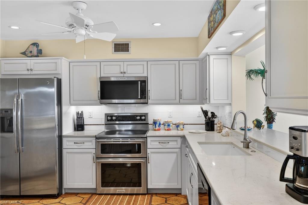 SANIBEL BAYOUS - Residential