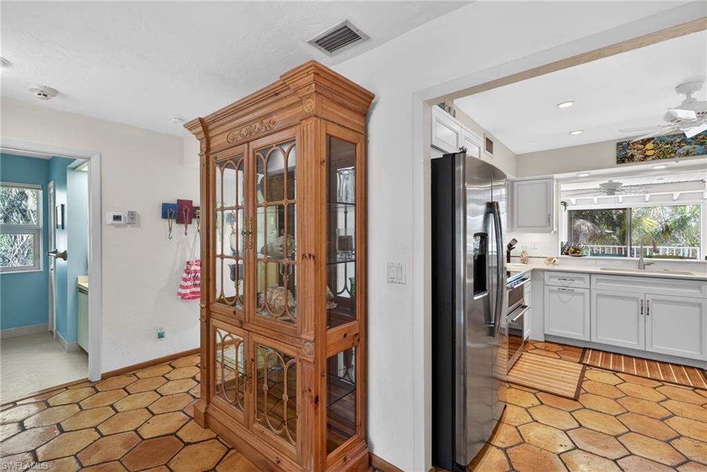 SANIBEL BAYOUS - Residential